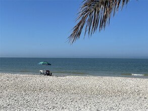 Building Photo - 254 6th Ave S