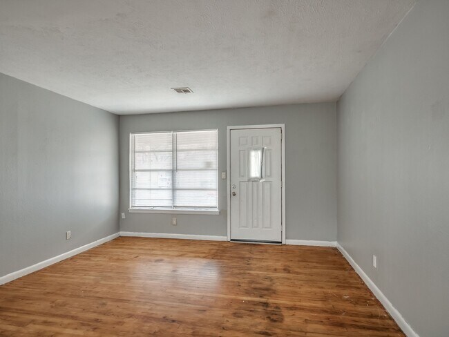 Foto del edificio - 5004 S Broadway Ave