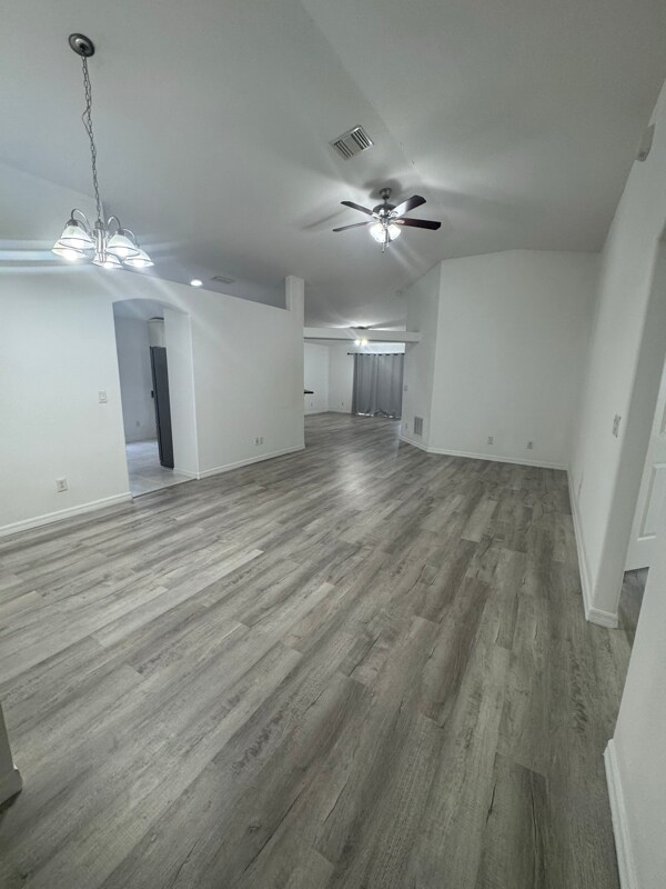 Foto del edificio - 833 Greenleaf Cir