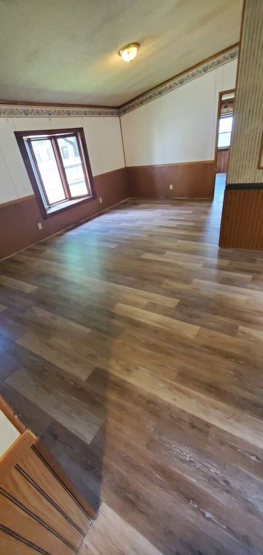 Building Photo - Huntington - 3 BR 2 Bath Home!
