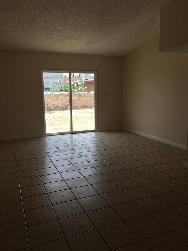 Building Photo - 815 Silvestre Rd