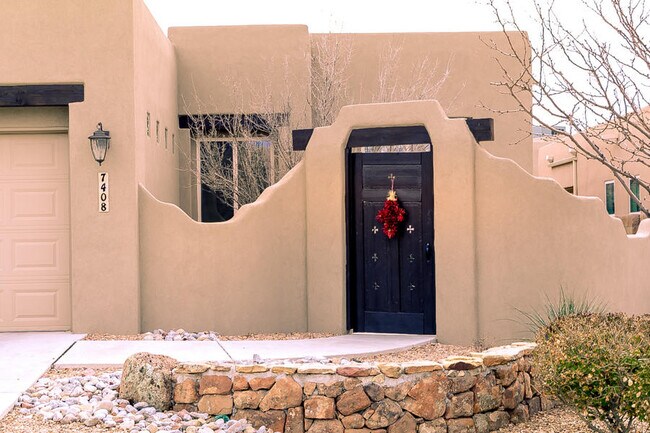 Building Photo - 7408 Old Pecos Trail NE