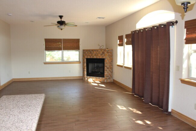 Building Photo - Beautiful home in Medicine Park !!