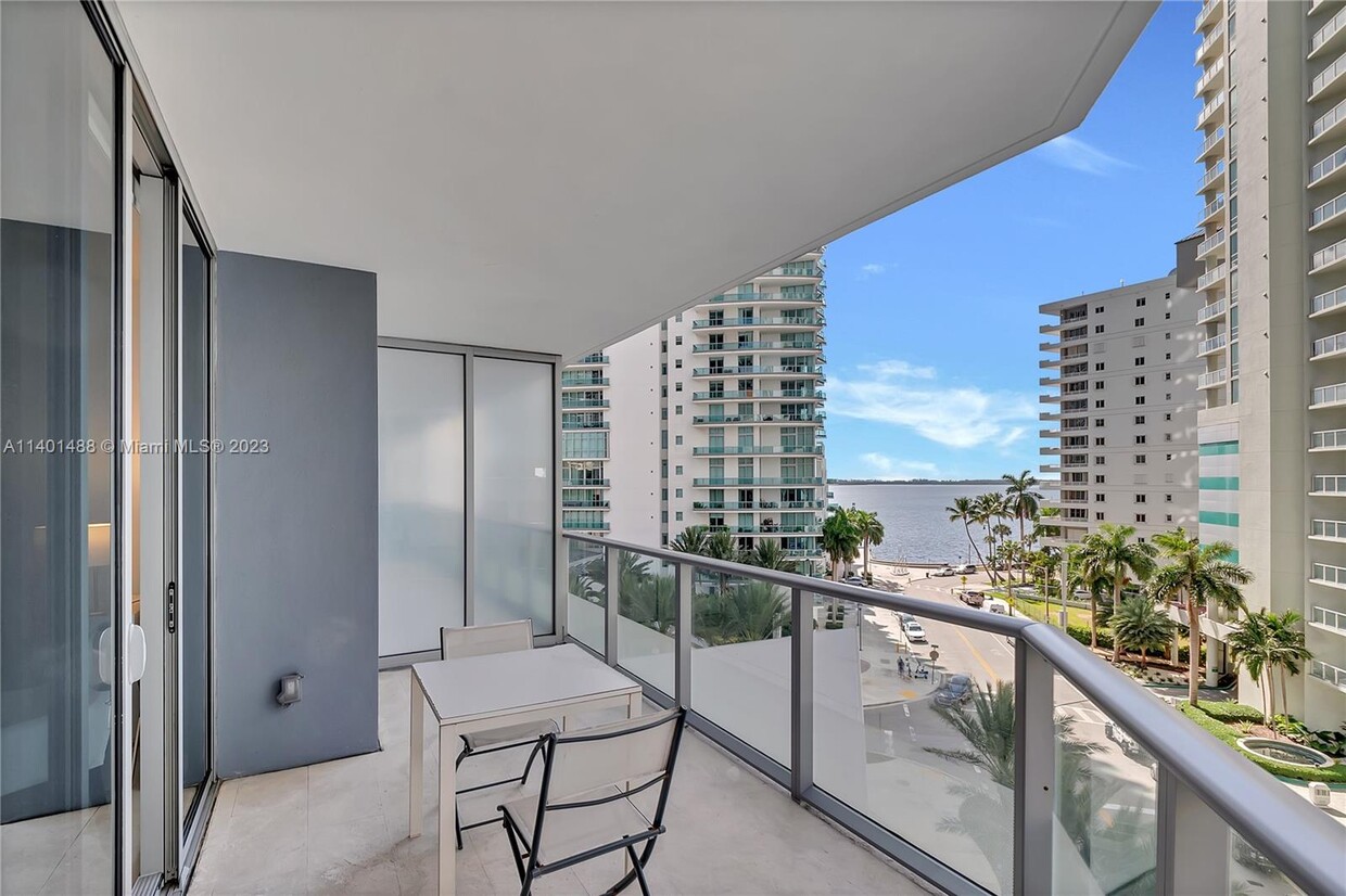 Foto principal - 1300 Brickell Bay Dr