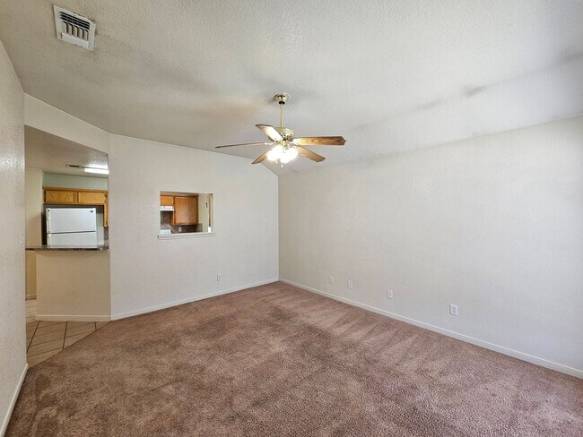 Foto del edificio - AVAILABLE NOW! RENT REDUCTION!
