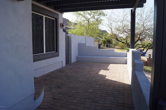 Foto del edificio - 1427 E Mission Ln