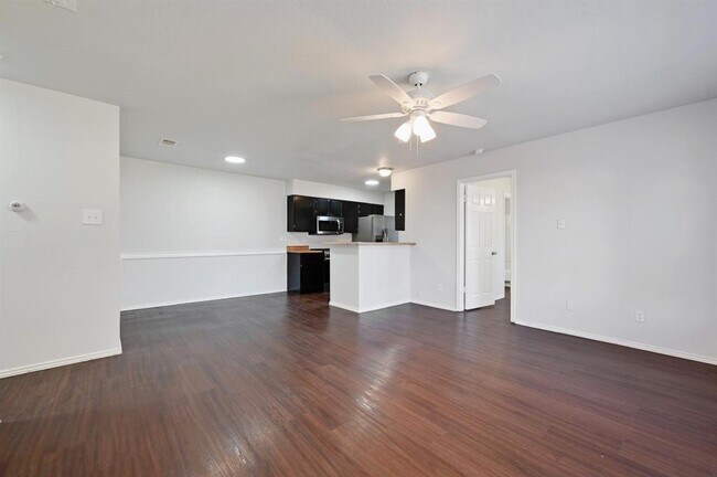 Foto del edificio - 5303 Spring Meadow Rd