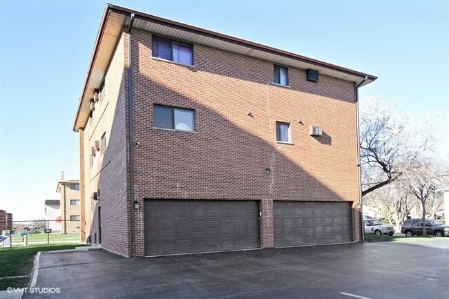 Building Photo - 9701 S Karlov Ave