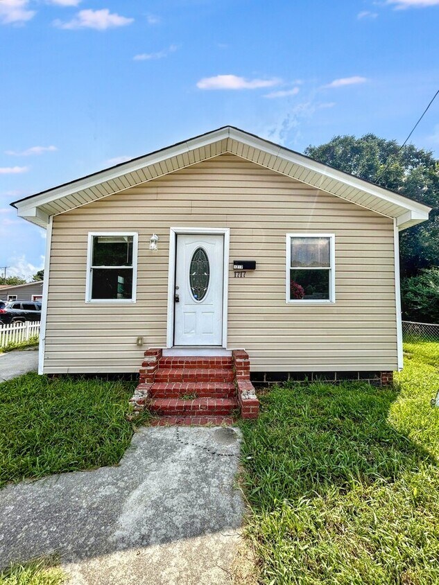 Foto principal - 1717 Arlington Rd