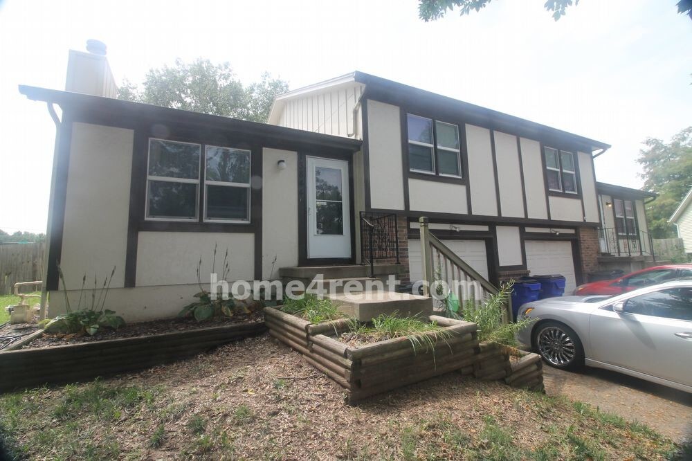 13844 S Constance Ct, Olathe, KS 66062 Room for Rent in Olathe, KS