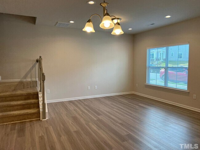 Foto del edificio - 913 Robbie Jackson Ln
