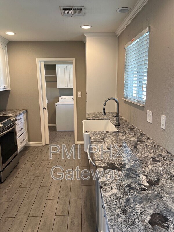 Foto del edificio - 1336 W 12th St