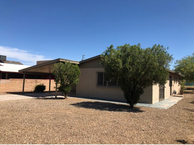 Building Photo - 1132 E 26th St