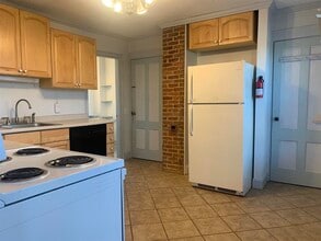 Building Photo - 14 Preble St