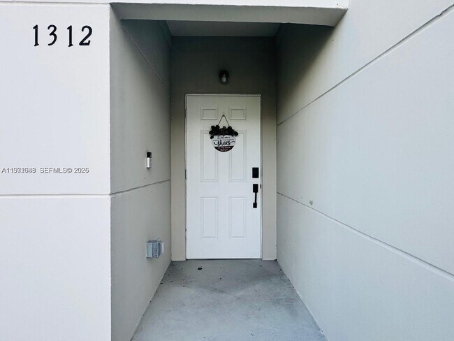 Building Photo - 1312 NW 3rd St