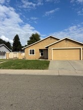 Building Photo - 2745 Deanne St