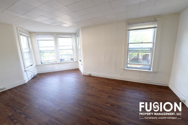 Building Photo - 28 Buell St