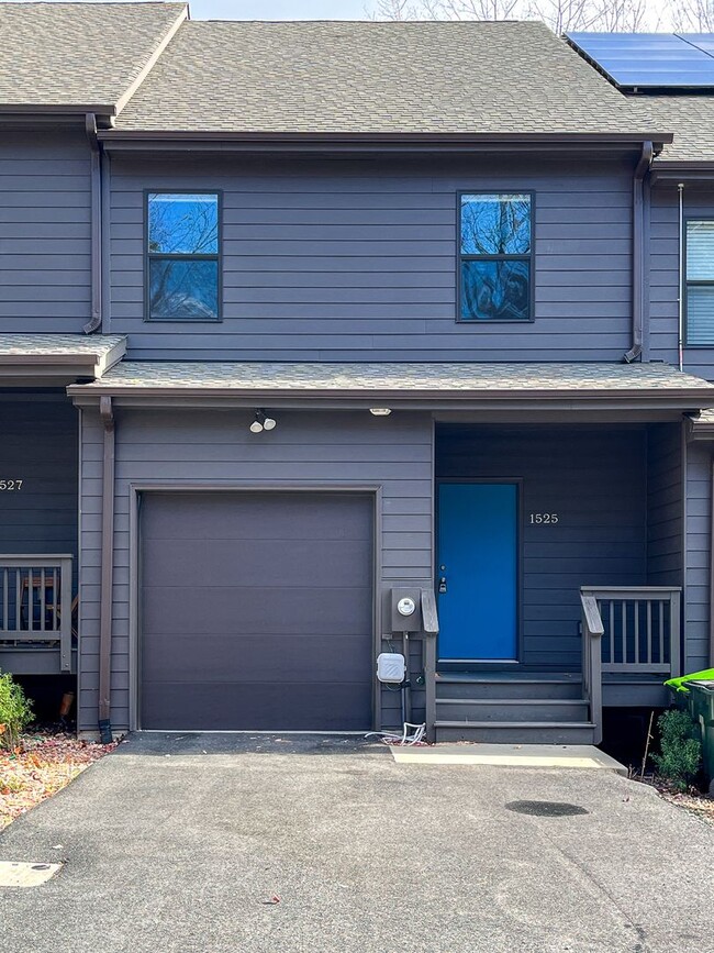 Foto del edificio - 3bd/3.5ba Townhome in Charlottesville