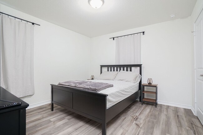 Foto del edificio - Fabulous 2 story home!