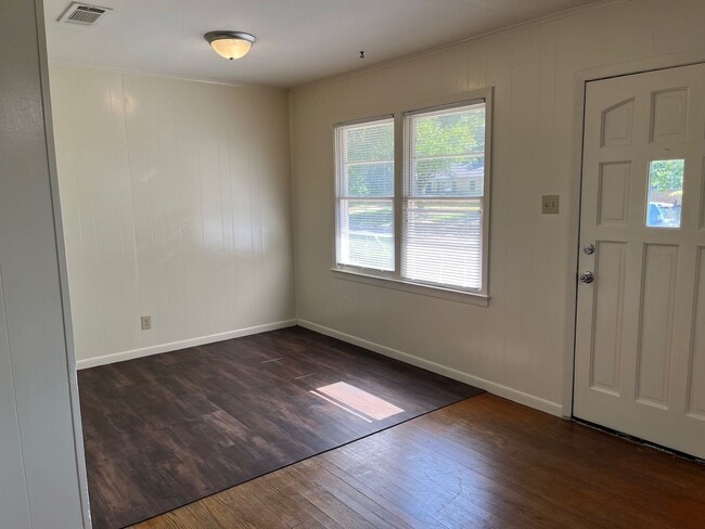 Building Photo - 3BR/1BA off Shed Road in Bossier City