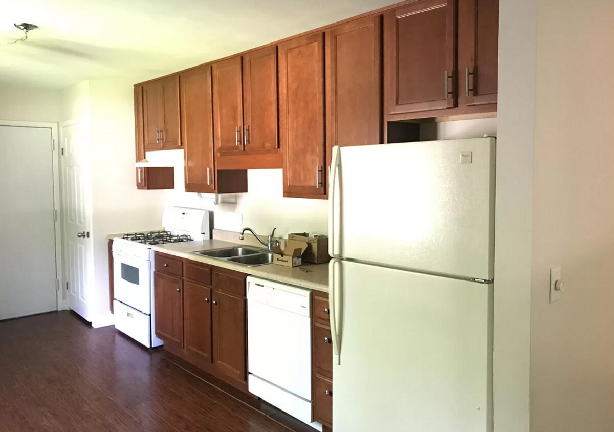 Building Photo - 3 Bedroom Home