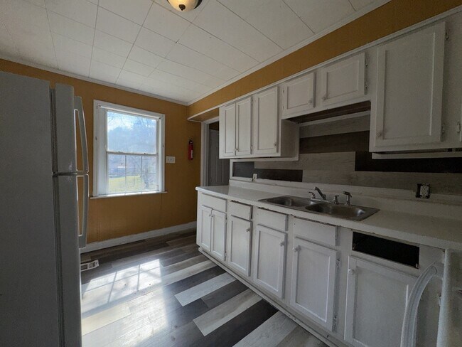 Foto del edificio - 145 E Santa Clair St