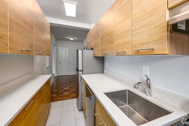 1BR, 1BA + Den - 613SF - Kitchen - Macomb Gardens