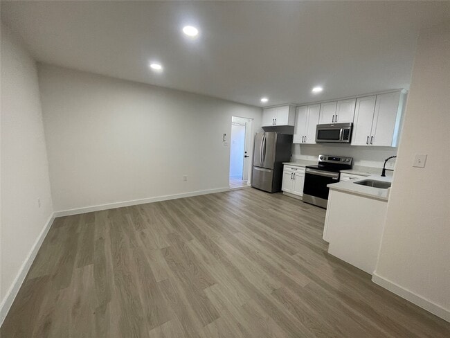 Building Photo - 5502 Circlegate Dr