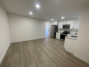 Building Photo - 5602 Circlegate Dr
