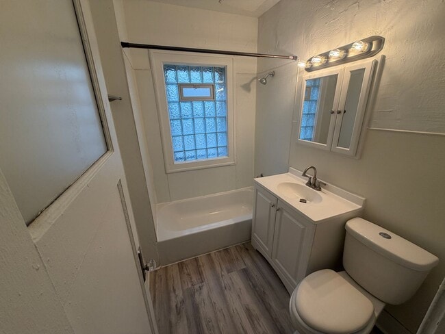 Building Photo - 3600 N Port Washington Rd