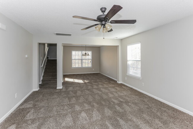 Building Photo - 6370 Day Lilly Ln