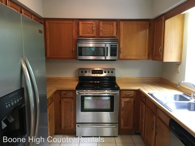 Building Photo - 3 br, 2.5 bath House - 114 Chase Court