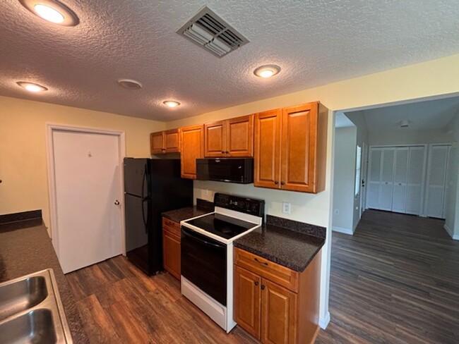 Building Photo - Serene 2 Bed 2 Bath Condo in The Heather