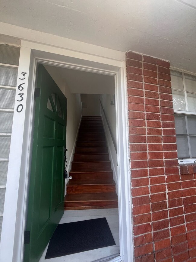 Foto del edificio - Two Bedroom One Bath Upstairs Apartment In Avondale