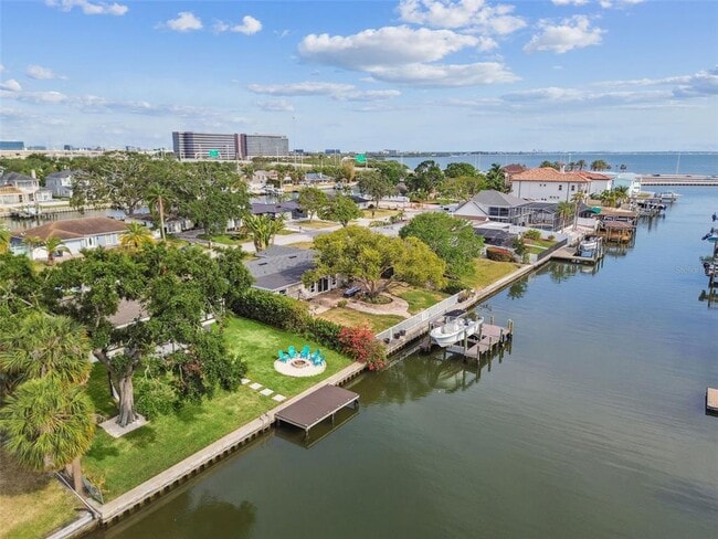 Building Photo - 3922 Fontainebleau Dr