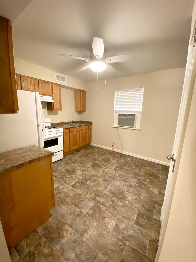 Foto del edificio - 161 E Strong St