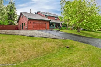 Building Photo - 11070 Equestrian St