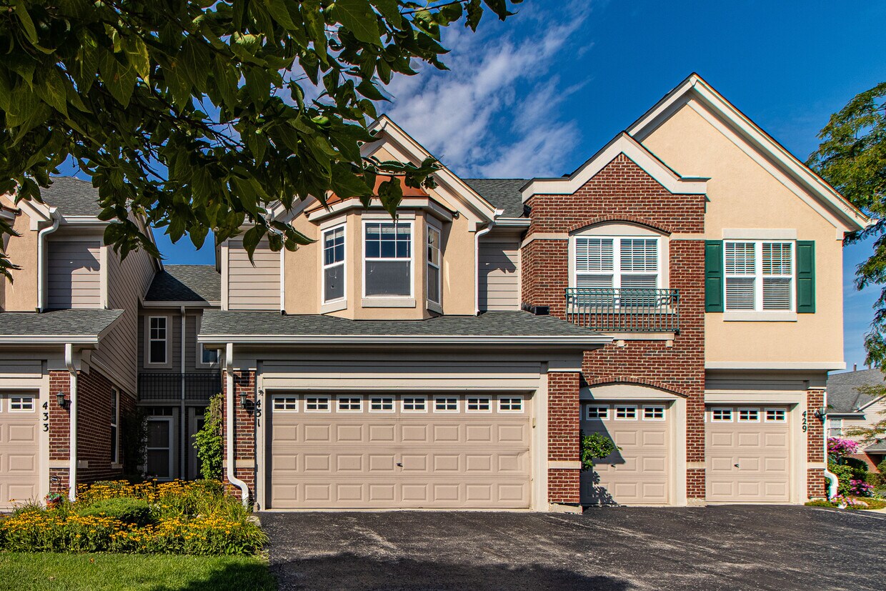 431 Pine Lake Cir, Vernon Hills, IL 60061 Townhome Rentals in Vernon
