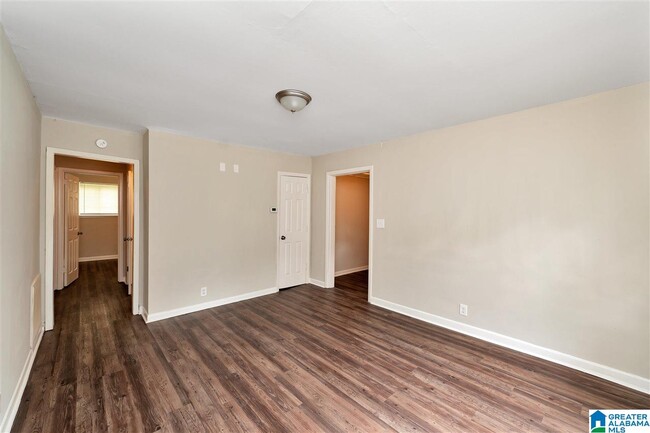 Building Photo - 7152 Glass Dr