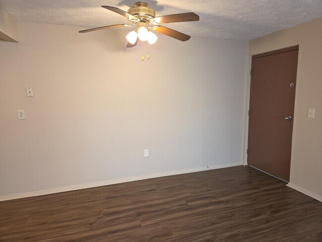 Foto del edificio - 3883-3885 Bennett Rd. - Bldg 1, #4