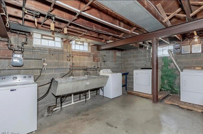 Foto del edificio - 13582 Cedar Rd