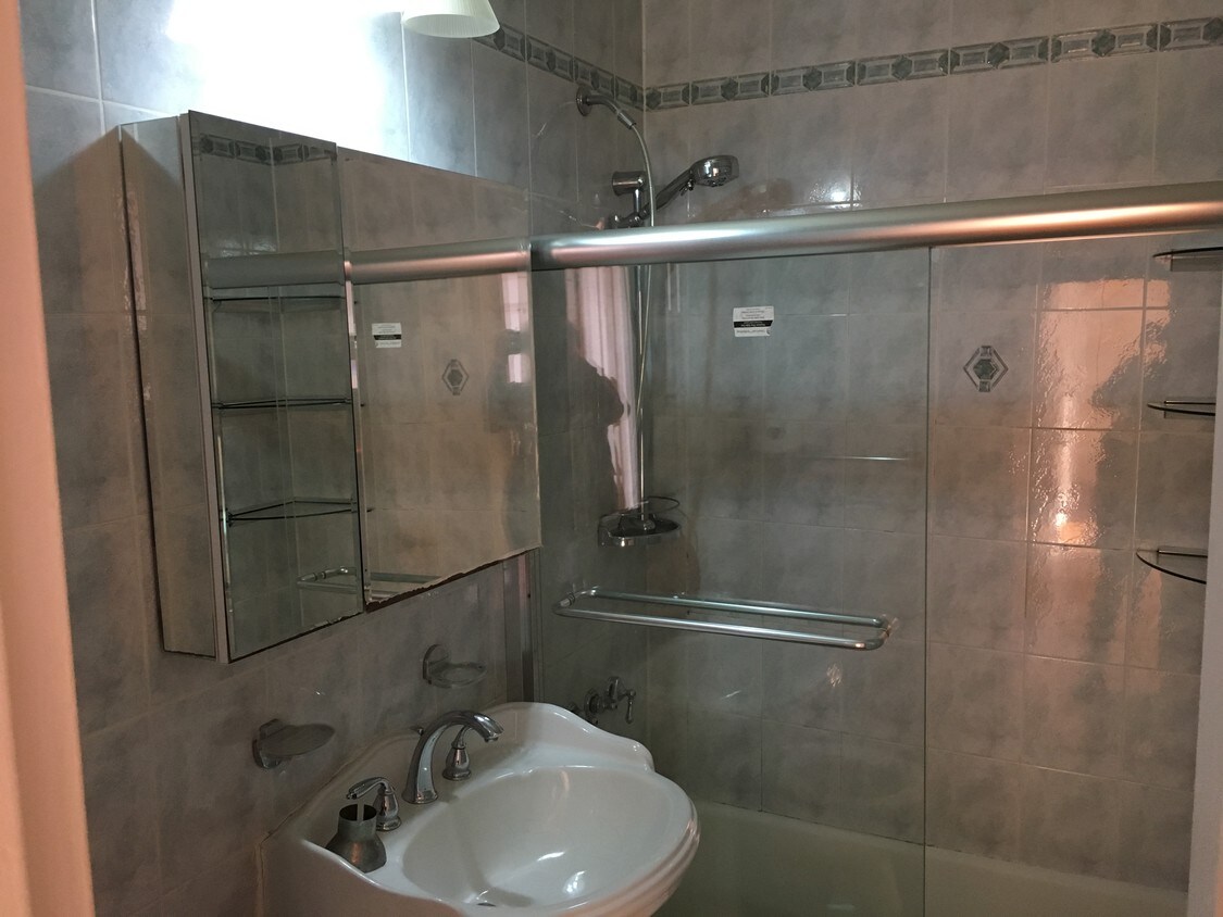 Foto principal - 759 E 10th St