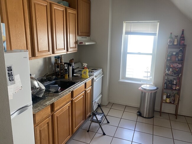 Kitchen - 525 Shady Ave