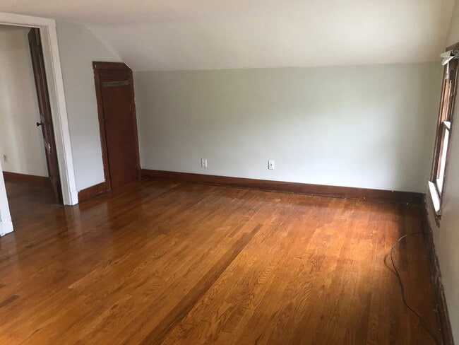 Upstairs bedroom 2 - 132 N Crestmoor Ave