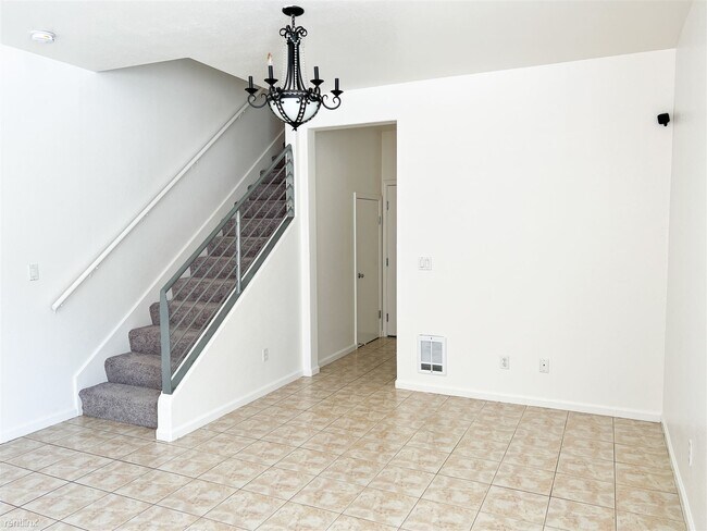 Building Photo - 3 br, 3.5 bath Townhome - 446 Marina Way