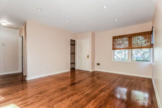 Foto del edificio - 801 Brooks Ave