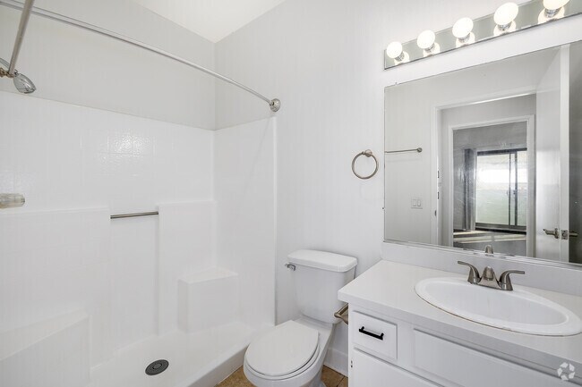 2 habitaciones, 2 baños - 1100 pies cuadrados - Segundo baño - Citronia Luxe Towers Apartments