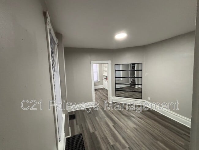 Building Photo - 370 3rd St