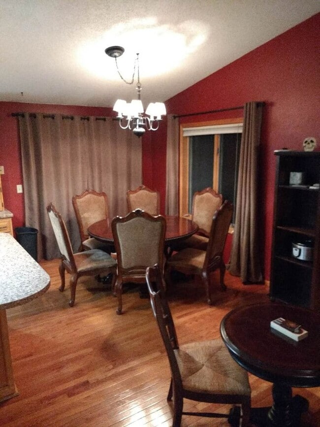 Building Photo - 3 Bedrooms, 2.5 Bathrooms Single Family Ho...