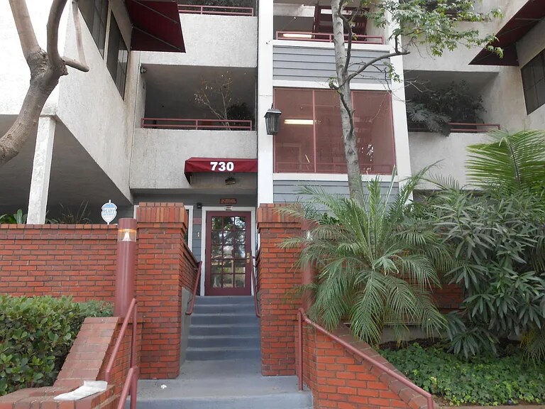 Foto principal - 730 W 4th St